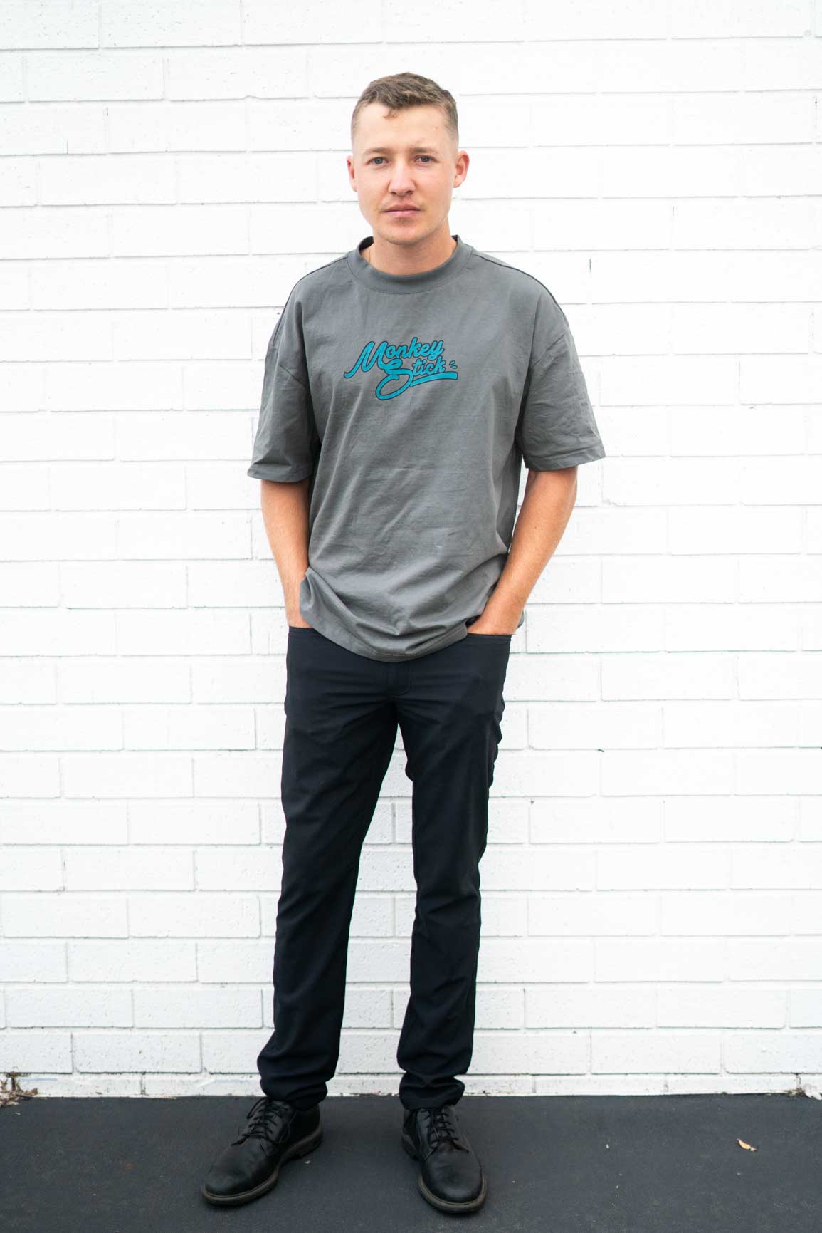 UNISEX SIGNATURE TEE - GREY