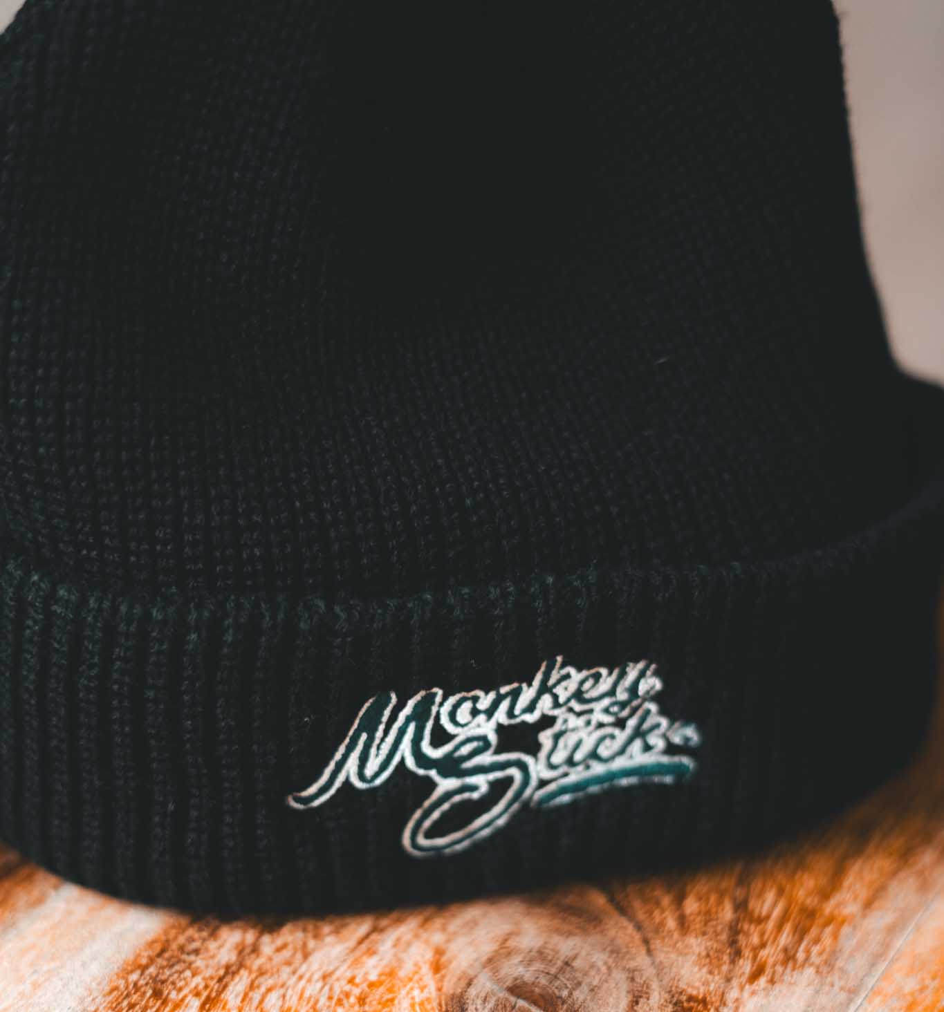 SIGNATURE BEANIE - BLACK
